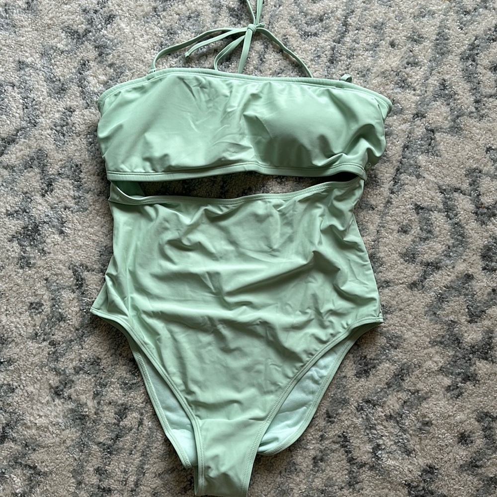 Woman’s Cupshe One piece - Green